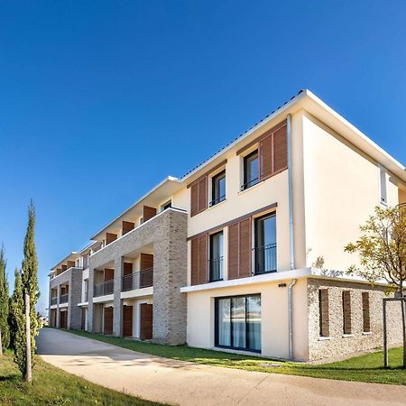 Hotel Ibis Styles Cabries Aix-En-Provence Tgv Exterior foto