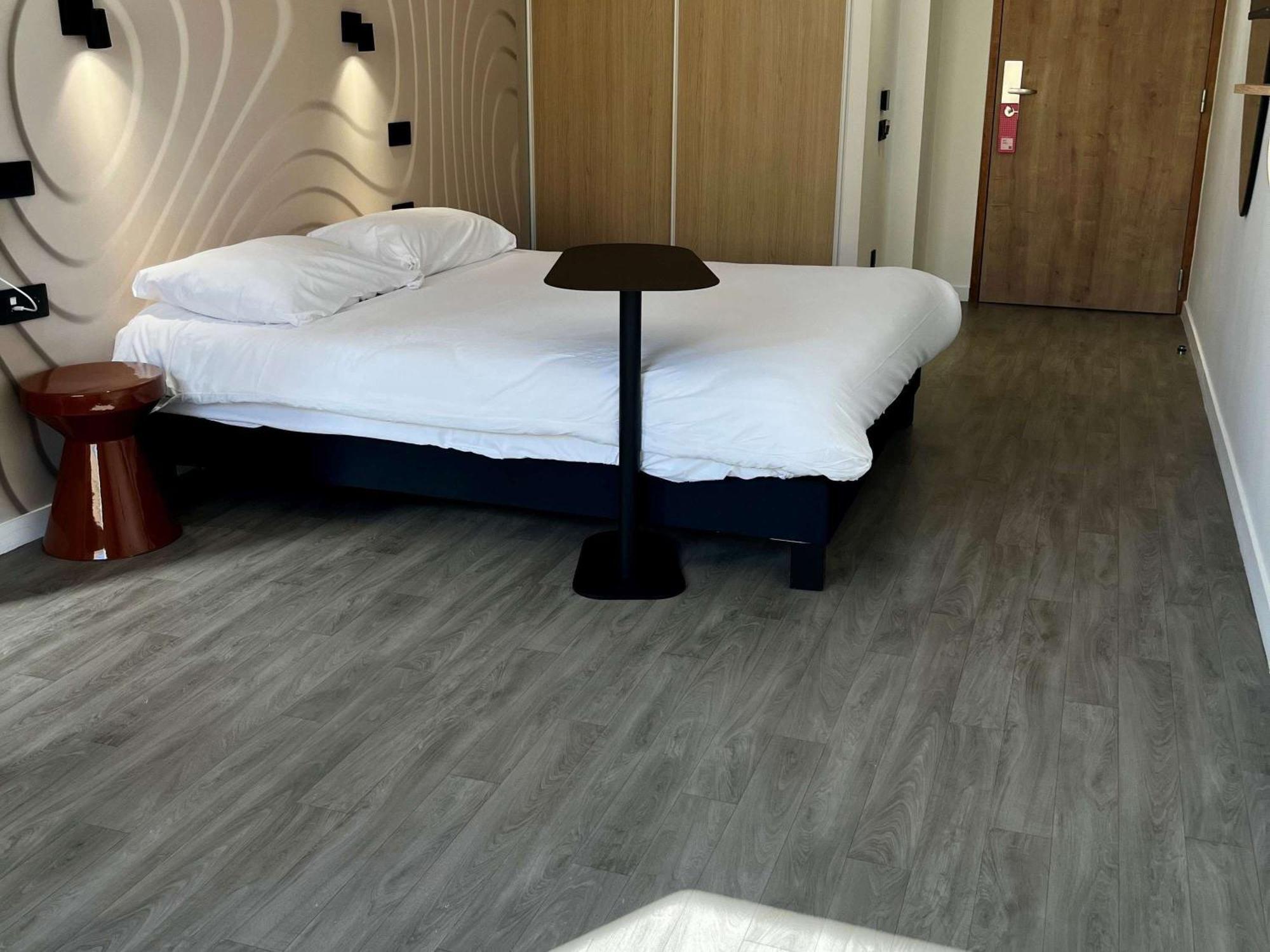Hotel Ibis Styles Cabries Aix-En-Provence Tgv Exterior foto