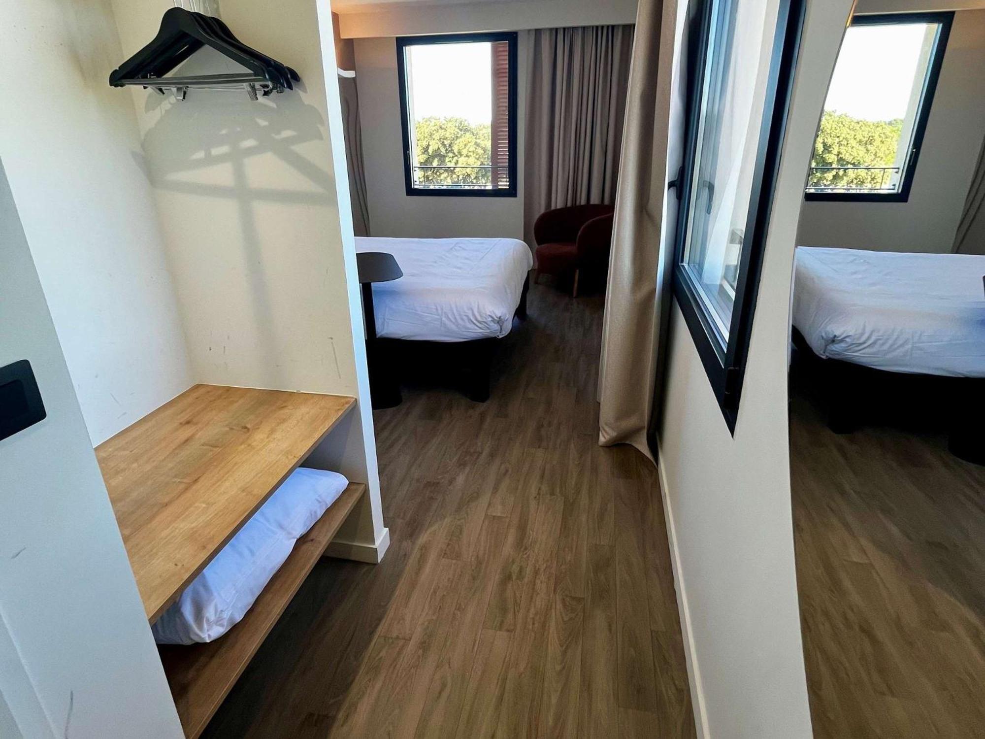 Hotel Ibis Styles Cabries Aix-En-Provence Tgv Exterior foto