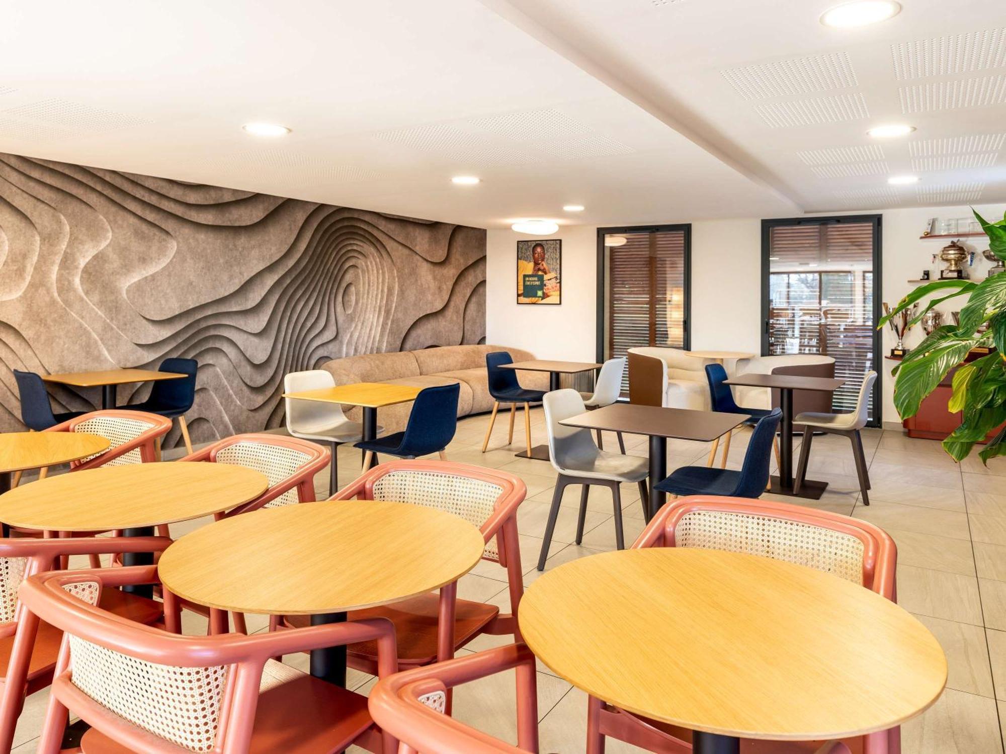 Hotel Ibis Styles Cabries Aix-En-Provence Tgv Exterior foto