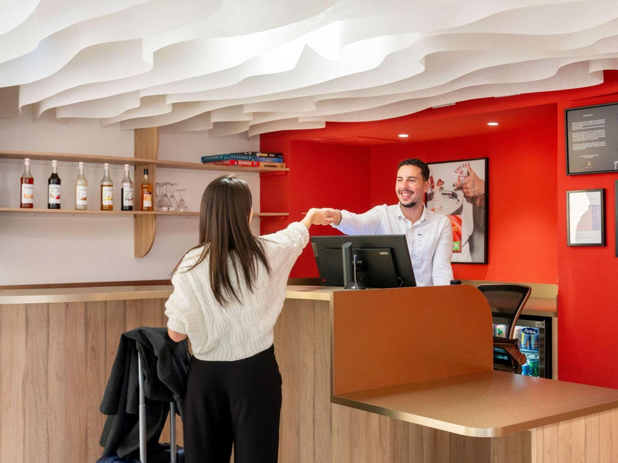 Hotel Ibis Styles Cabries Aix-En-Provence Tgv Exterior foto